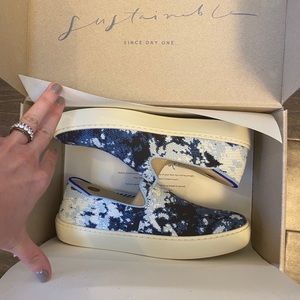 SOLD/Rothy’s Shibori Sneakers 6.5 💙